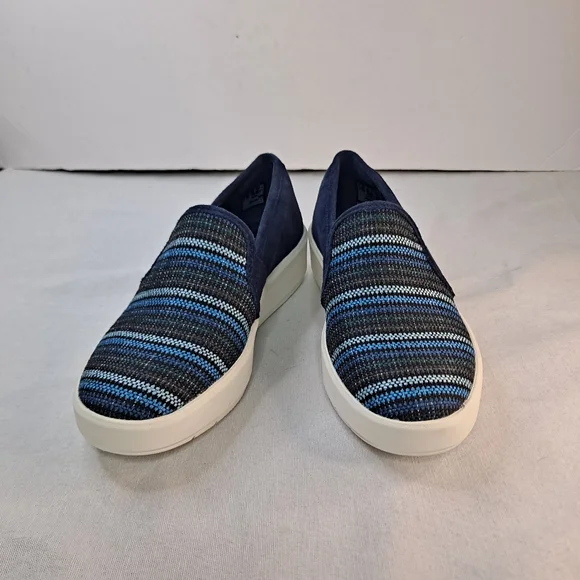 Clarks | Shoes | Clarks Layton Petal Slipon Sneakers Shoes  display picture 3